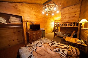 Log Cabin Lodge & Suites