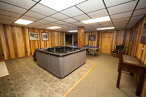 Log Cabin Lodge & Suites