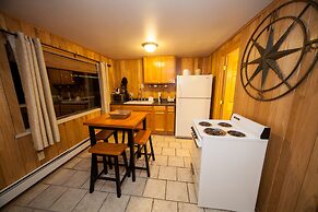 Log Cabin Lodge & Suites