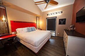 Log Cabin Lodge & Suites