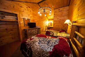 Log Cabin Lodge & Suites
