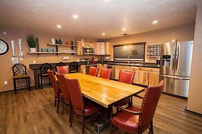 Log Cabin Lodge & Suites