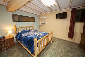 Log Cabin Lodge & Suites