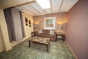 Log Cabin Lodge & Suites