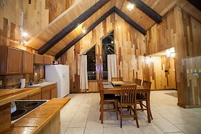 Log Cabin Lodge & Suites