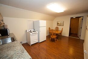 Log Cabin Lodge & Suites