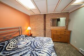 Log Cabin Lodge & Suites