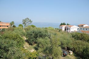 Captain's Studios & Apartments