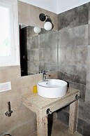 Captain's Studios & Apartments