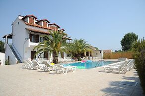 Captain's Studios & Apartments