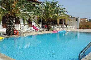 Captain's Studios & Apartments