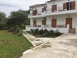 Captain's Studios & Apartments