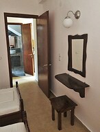 Captain's Studios & Apartments