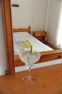 Captain's Studios & Apartments