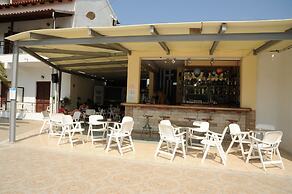 Captain's Studios & Apartments