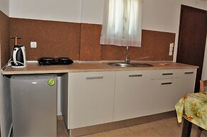 Captain's Studios & Apartments