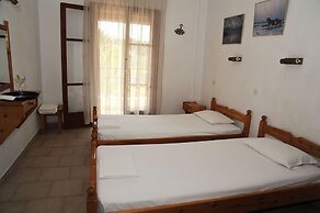 Captain's Studios & Apartments