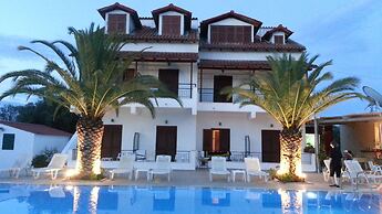 Captain's Studios & Apartments