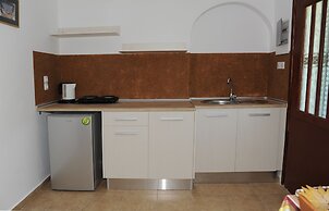 Captain's Studios & Apartments