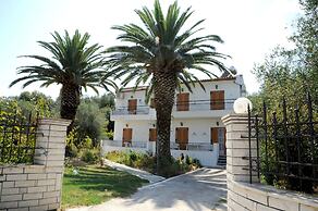 Captain's Studios & Apartments