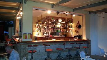 Captain's Studios & Apartments