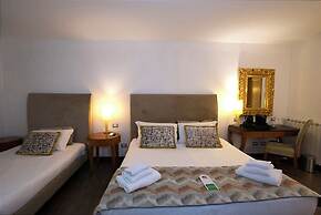 St. Peter' Six Rooms & Suites