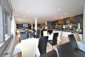 Ascot Hotel