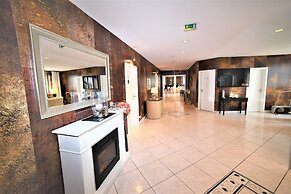 Ascot Hotel