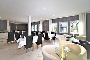 Ascot Hotel