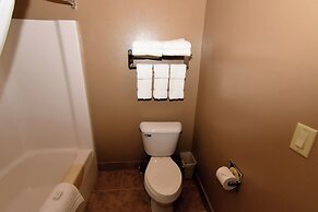 Cobblestone Inn & Suites - Denison Majestic Hills