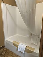 Cobblestone Inn & Suites - Denison Majestic Hills