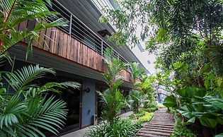 Nicky's Handlebar Hotel