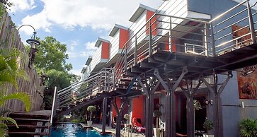 Nicky's Handlebar Hotel