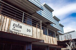 Nicky's Handlebar Hotel