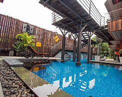 Nicky's Handlebar Hotel