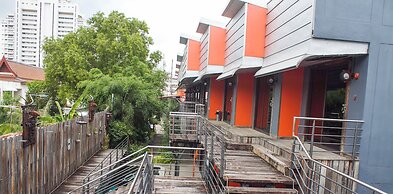 Nicky's Handlebar Hotel