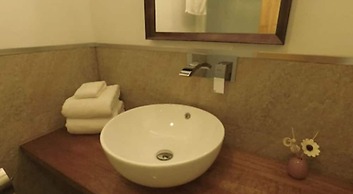 Quint's Travelers Inn