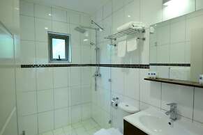 Quint's Travelers Inn