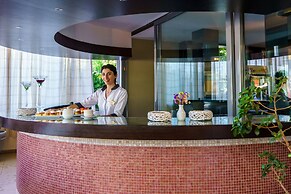 Cronwell Platamon Resort