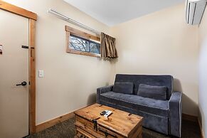 Coyote Mountain Lodge