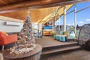 Coyote Mountain Lodge