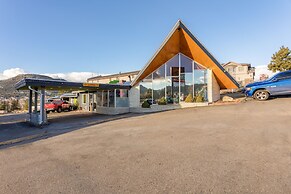 Coyote Mountain Lodge