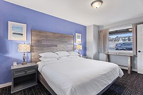 Coyote Mountain Lodge