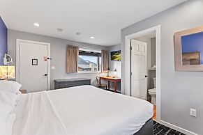 Coyote Mountain Lodge