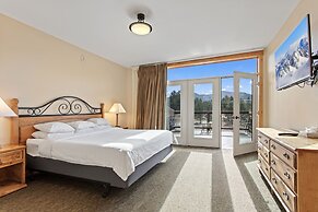 Coyote Mountain Lodge