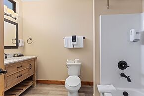 Coyote Mountain Lodge