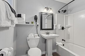 Coyote Mountain Lodge