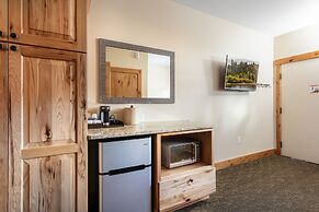 Coyote Mountain Lodge