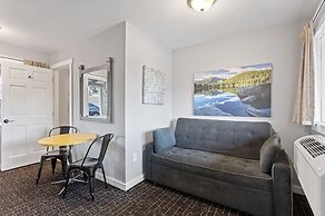 Coyote Mountain Lodge