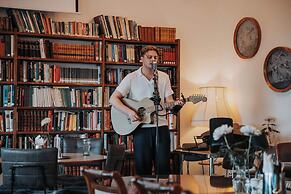 Heradsskolinn Historic Guesthouse